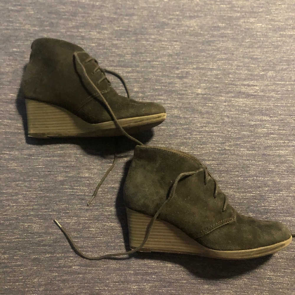 Clark’s Size 5 Black Suede Wedge Booties